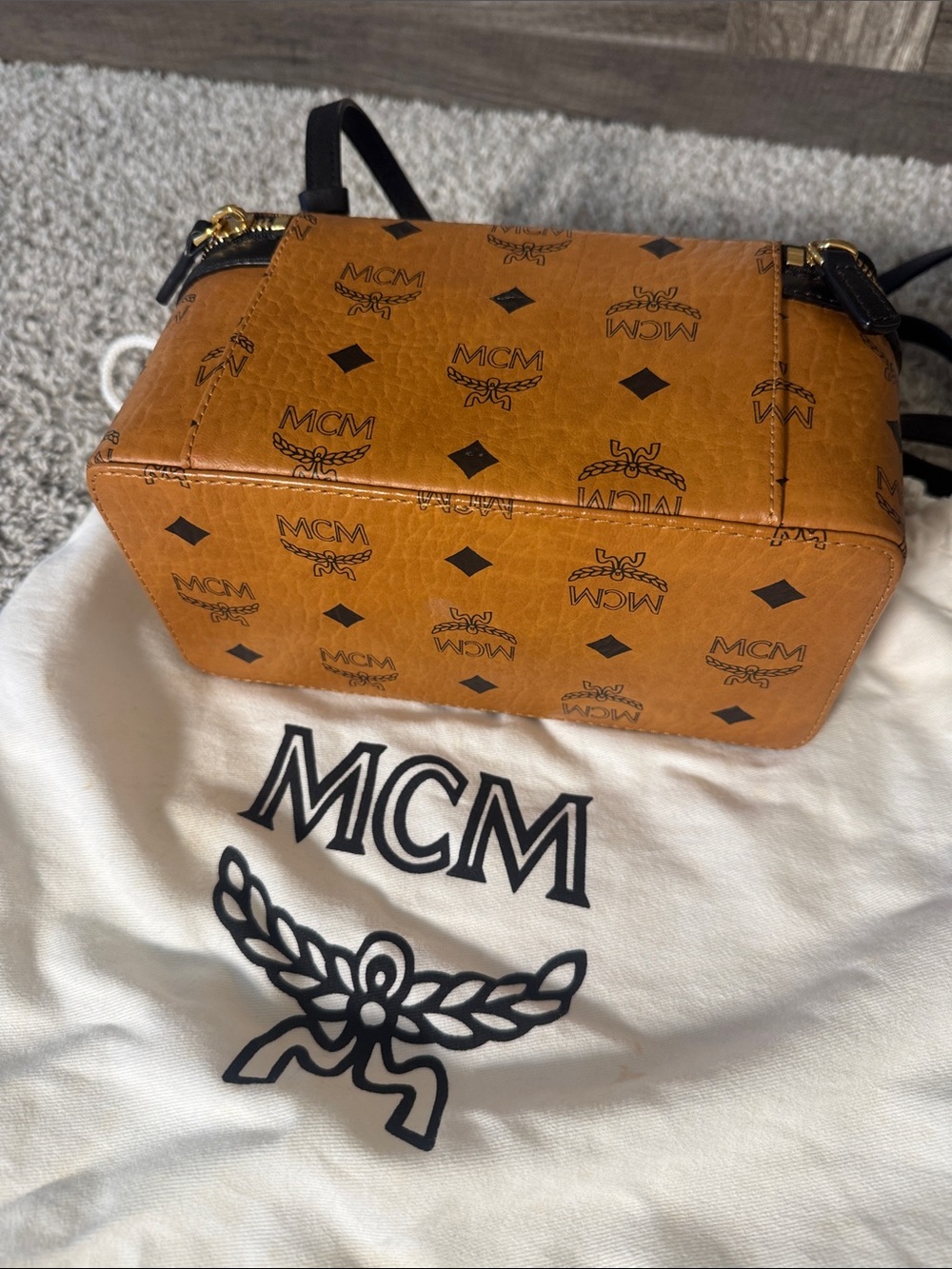 MCM Cognac Visetos Vanity Case with Black Trim and Gold Hardware - Picture 8 of 9